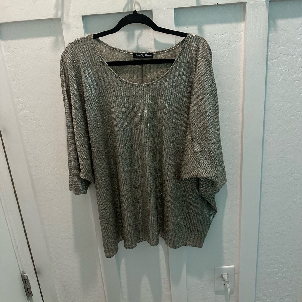 ***clearance priced***
Kim & Cami Shiny gold Sweater